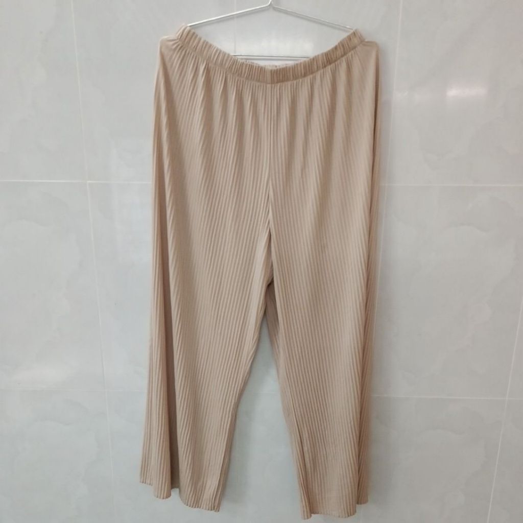 2hand quần thun dài xếp ly UNIQLO