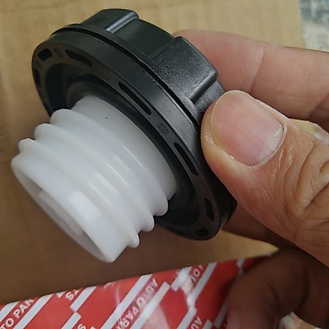 NẮP BÌNH DẦU KIA K250, NẮP BÌNH NHIÊN LIỆU XE K250