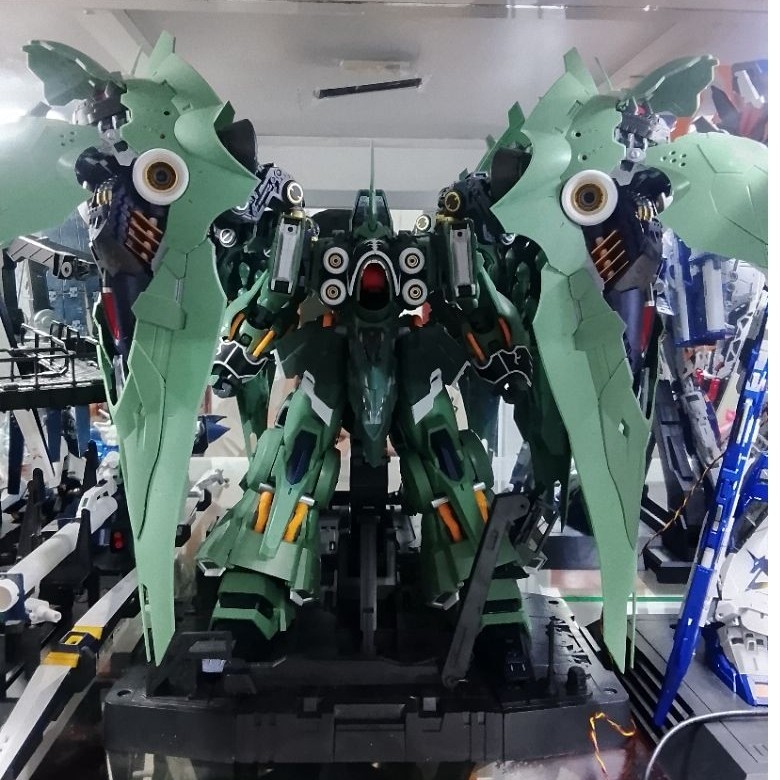 mô hình 1/100 Kshatriya Solomon lắp sẵn led tốt