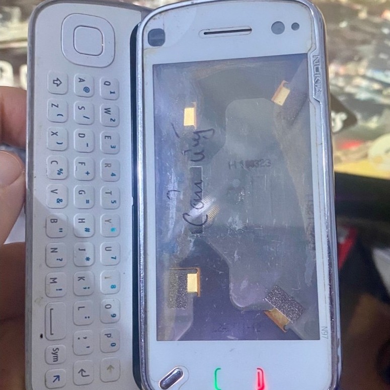 Xác Nokia N97 k màn,bấm còn rung, sáng đèn phím, bấm phím còn thấy âm thanh phản hồi, không bin đủ n