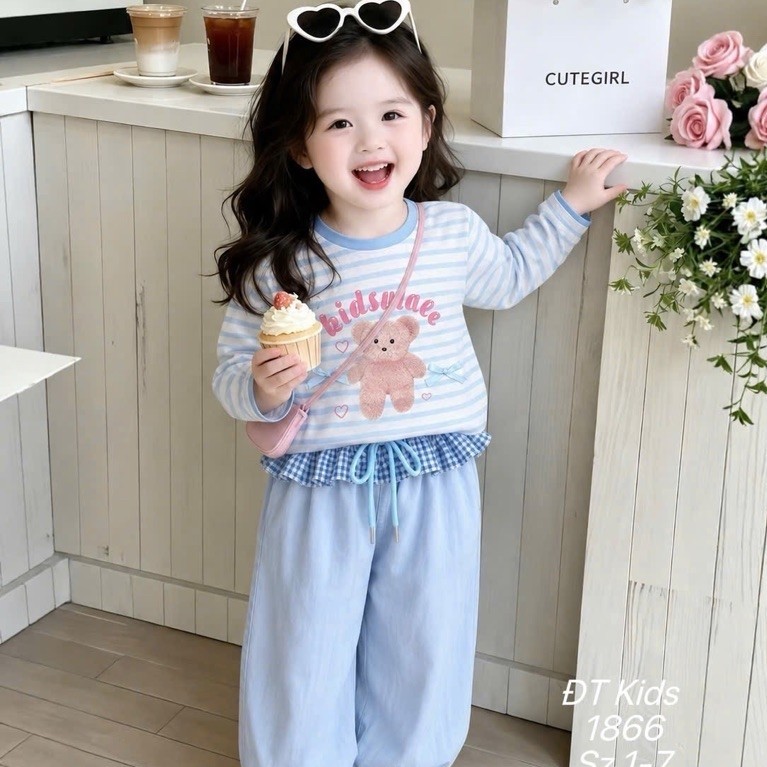 Bộ quần áo bé gái sọc gấu đáng yêu DT Kids 1866