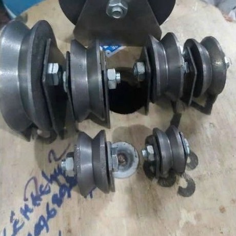 banh xe sắt (4cm..5cm..6cm.7cm..8cm.10cm)