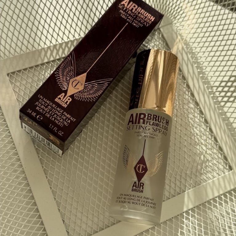 Xịt khoá nền Charlotte Tilbury Airbrush Flawless Setting Spray