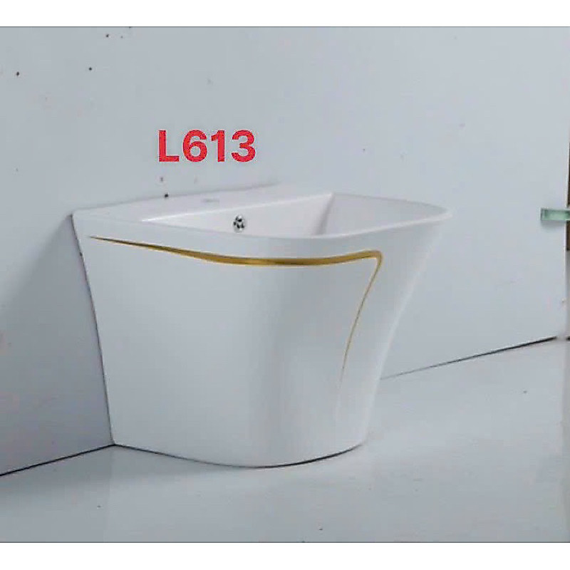 Lavabo treo tường. Chậu rửa mặt liền khối treo tường . Chậu rửa mặt trắng viền vàng treo tường