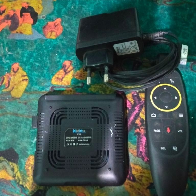 Một chiếc Android TV Box H96 Max V11