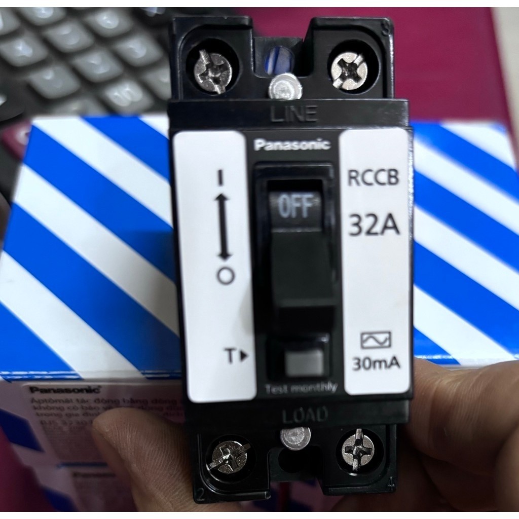 Áp tô mát RCCB 32A , 30mA(Cp cóc chống dật panasonic.)