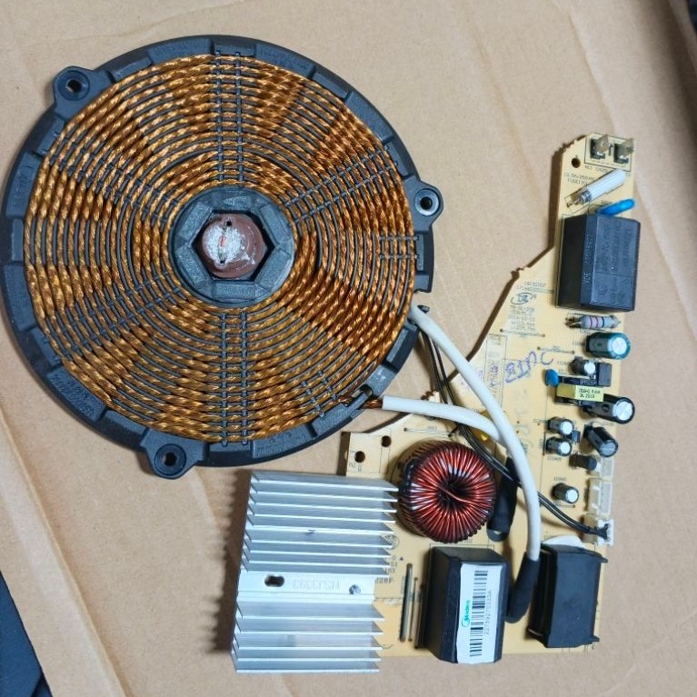 Bo mạch nguồn của bếp từ đơn Midea MI-T2221DC tháo bếp đã dùng