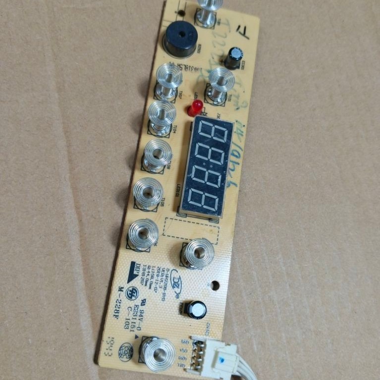 Bo mạch điều khiển hiển thị của bếp từ đơn Midea MI-T2221DC tháo bếp đã dùng
