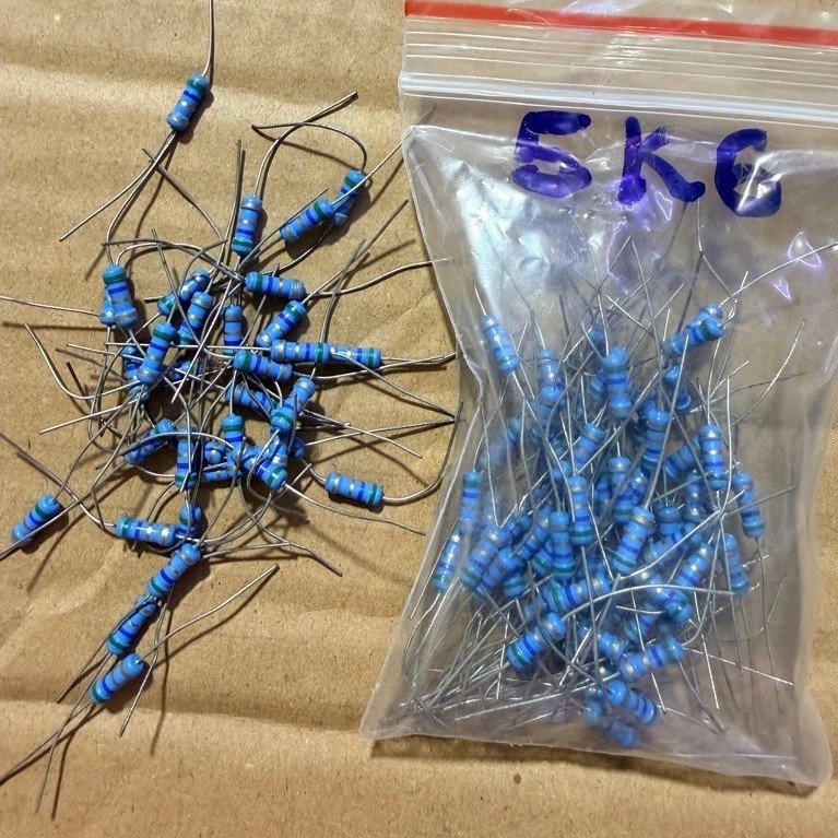 Set 50 con điện trở 5K6 1/2W