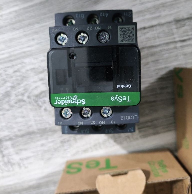 Khởi động từ Contactor Schneider LC1D12M7 (3P 12A 5.5kW, Cuộn hút 220VAC, 1NO+1NC) - Hàng chính hãng