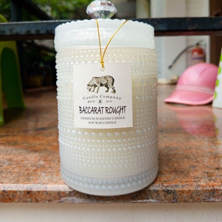 Nến thơm Baccarat Rought lấy cảm hứng từ dòng nước hoa nam xa xỉ Baccarat Rouge 540