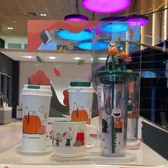 Bộ sưu tập Bình/ly Peanuts + Starbucks VietNam