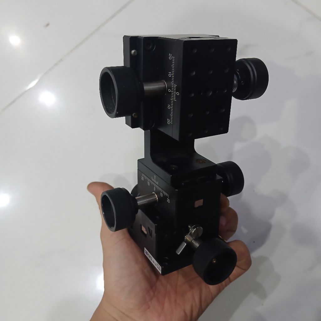 bộ vi chỉnh 3 trục xyz MMT Jaewon misumi mang cá hành trình 22 46mm mỗi trục thanh răng có khóa