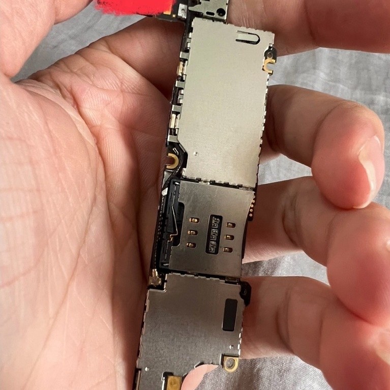 main 32gb ai phôn 4 ss check 3u màu đen trùng nẹp ko khay