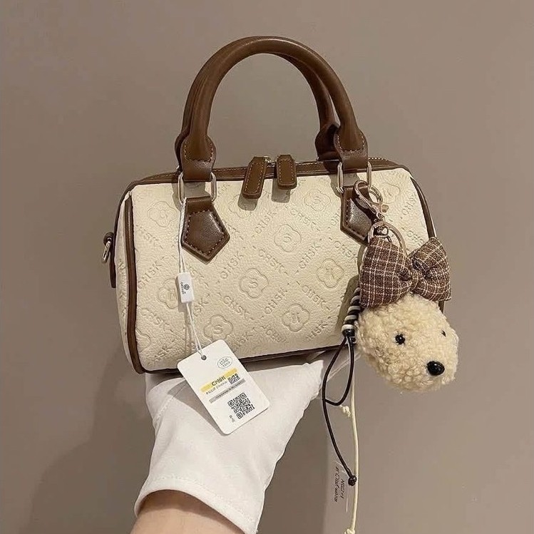 CHSK - Túi Trống Kem Viền Nâu size 22cm Tặng Kèm Charm Cún K0624