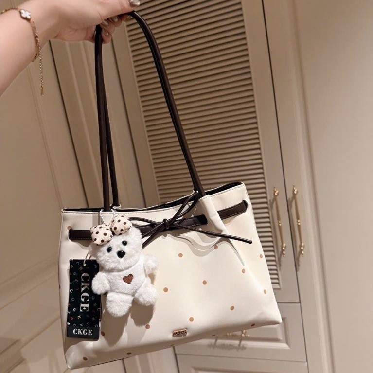 Túi tote Alibao Kem Chấm Bi tag nơ size 32cm Tặng Charm gấu trắng