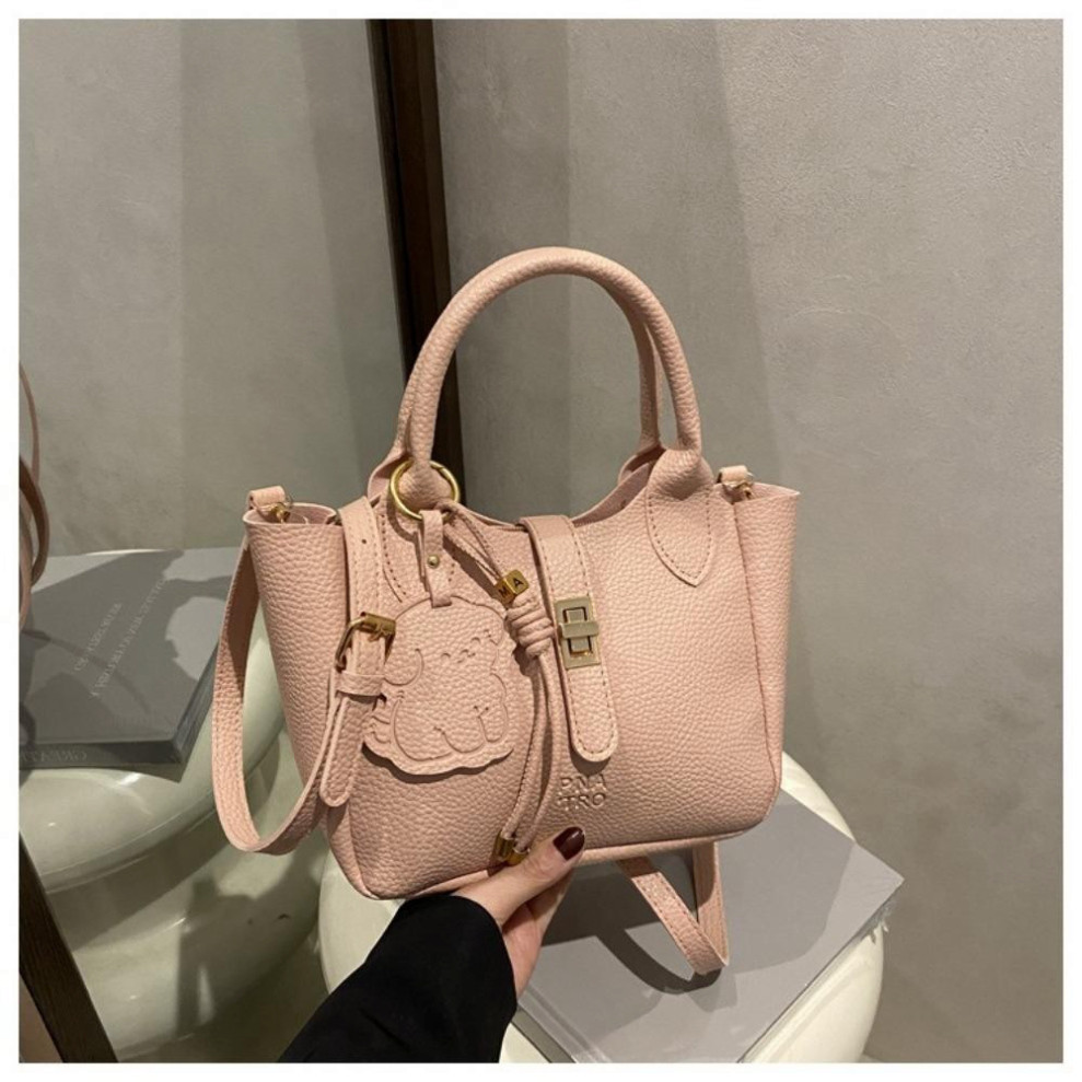 ( QUÀ TẶNG MẸ) Túi Xách Nữ Da PU Khóa Vàng Xoay Cao Cấp Kèm Charm Gấu - DK363 | BigBuy360 - bigbuy360.vn