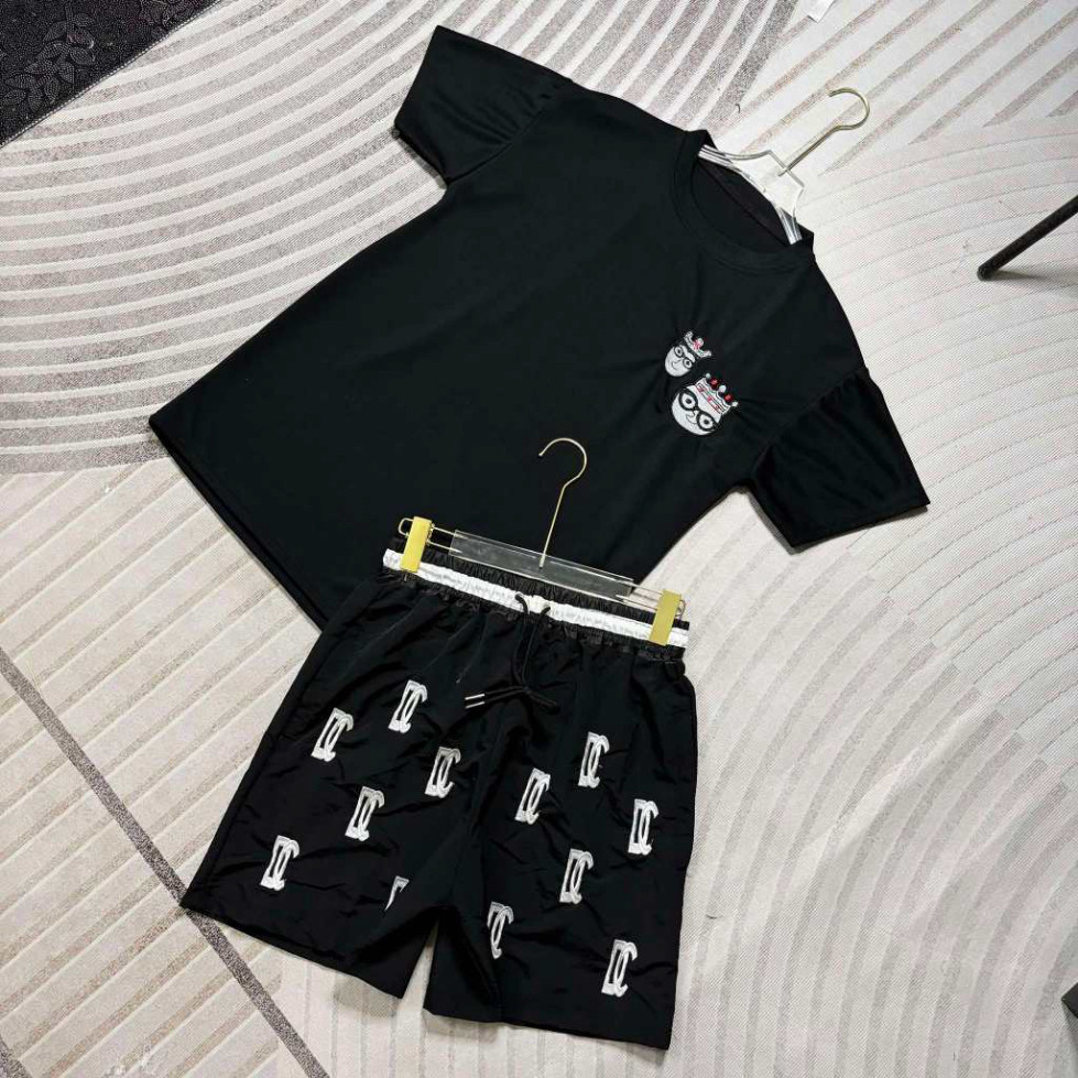 Bộ cộc ( áo vương miệng thêu + sooc gió 1 lớp D và G ) chất thun lạnh dành Hàng QC hottrend 2k6