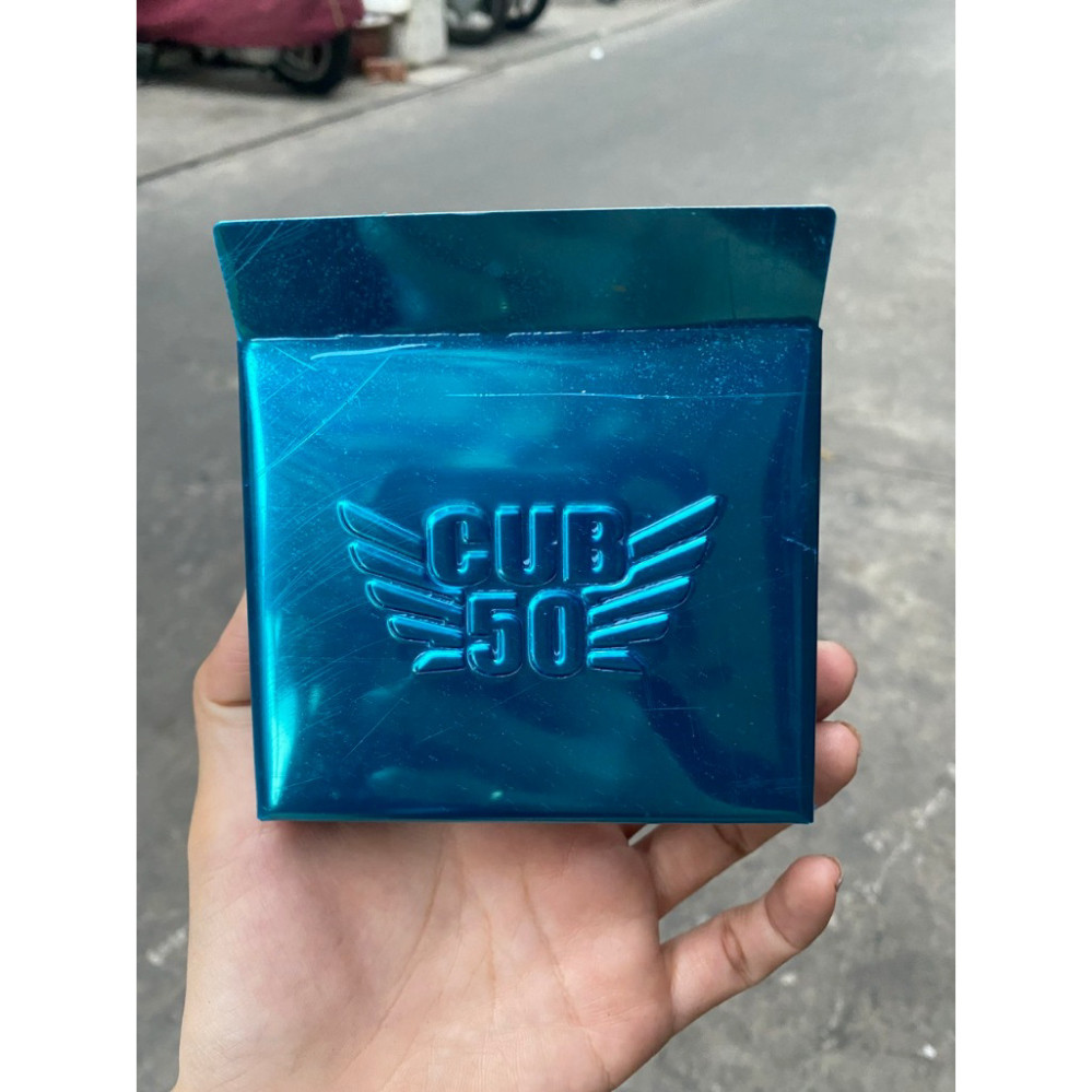 NẮP ĐẬY CHE PÔ E XE CUB 82