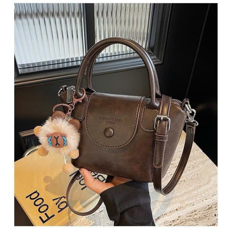 Túi Xách Nữ Da PU Cao Cấp Kèm Charm Gấu Bông - Túi Xách Tay Nắp Gập Thời Trang - DK017 | BigBuy360 - bigbuy360.vn