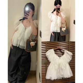    SẴN HÀNG  Áo Kiểu Voan lưới”JENI TOP” cổ V trễ vai bo chun cách điệu bánh bèo mặc 2 kiểu-2 màu trắng,đen siêu xinh dàn 