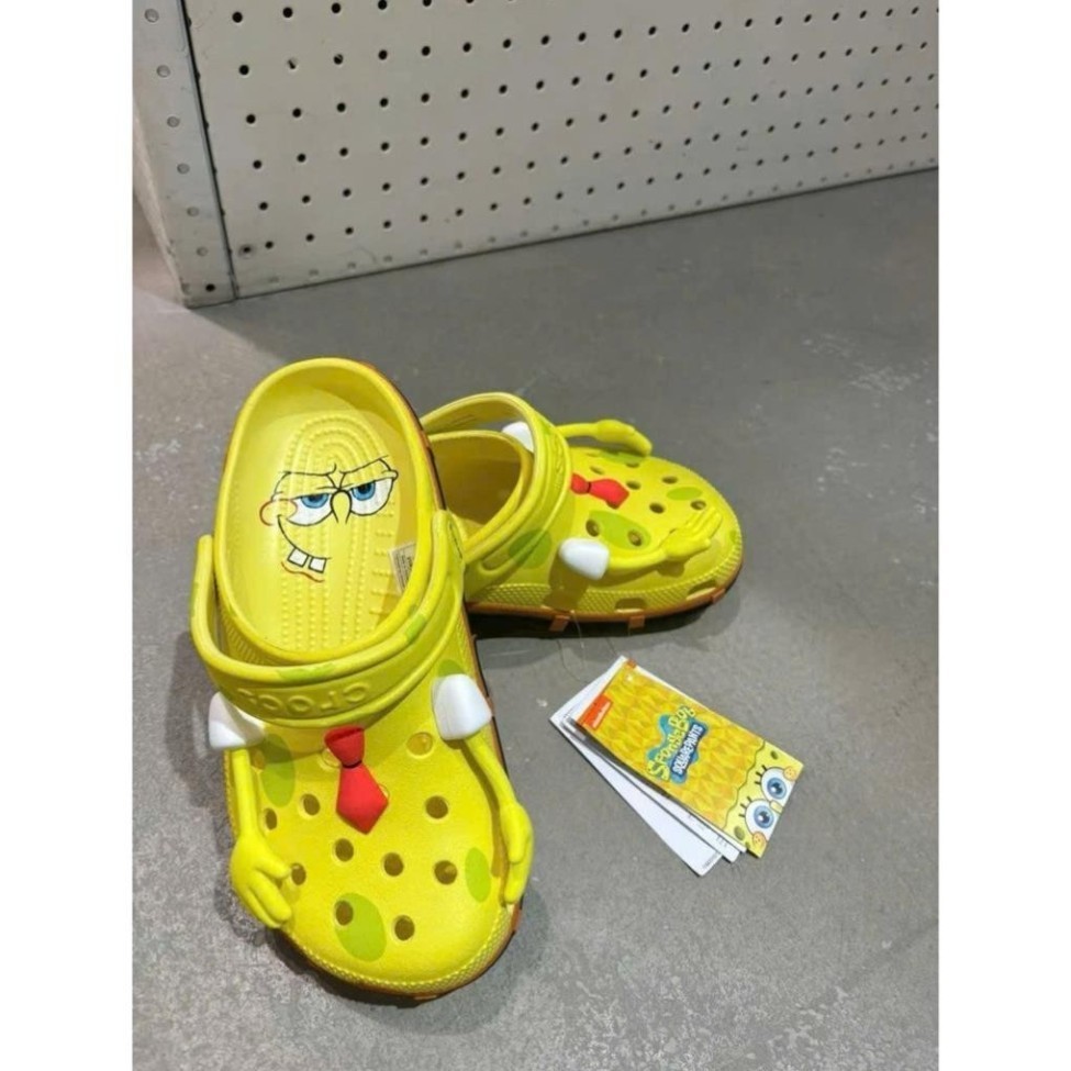 Dép sục SpongeBo.b bọt biển ngộ nghĩnh tặng charm như hình cực hot