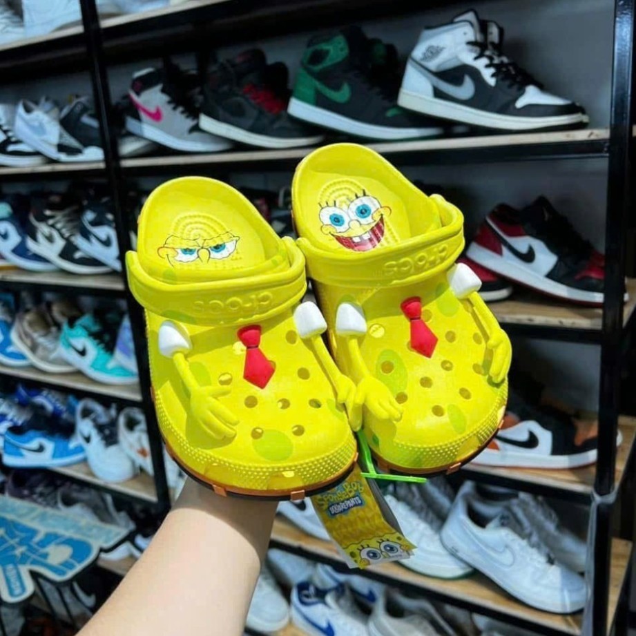 Dép Crocs Hình SpongeBob Vui Nhộn – Dép Đi Trong Nhà Ngoài Trời Cho Bé Và Người Lớn