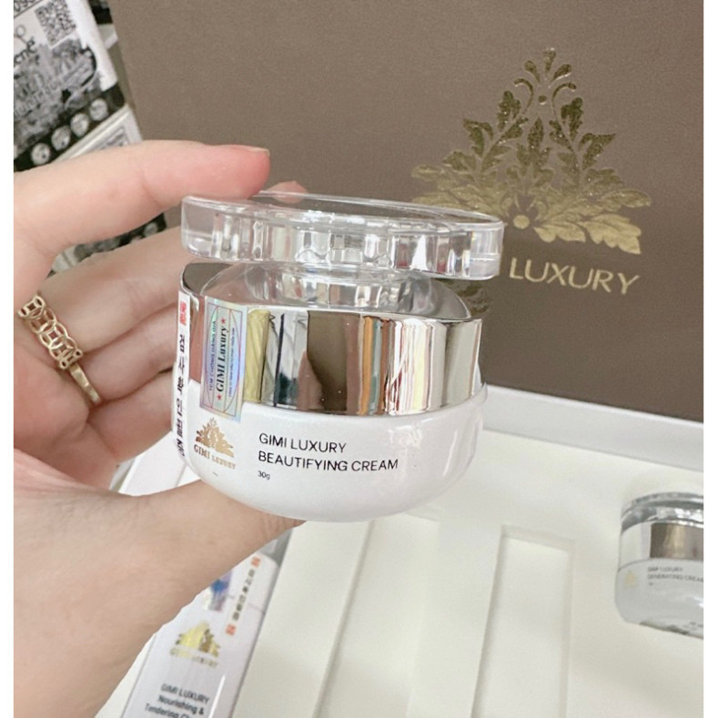 A  Kem Chống Nắng GiMi Luxury Hàn Quốc bảo vệ da khỏi tia UV, nâng tông da A