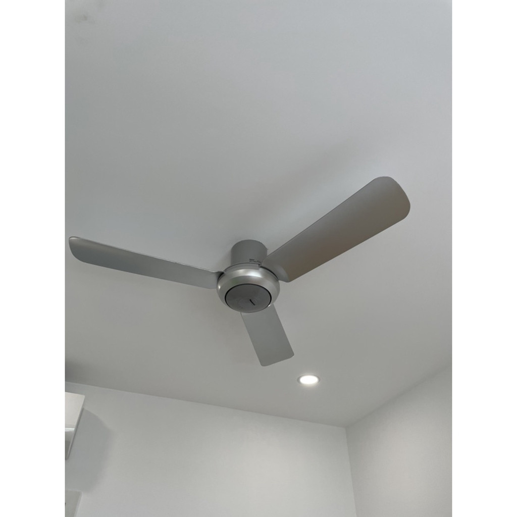 Quạt trần 3 cánh Panasonic F-48CZL, có remote điều khiển từ xa, đường kính cánh 120 cm, nhỏ gọn