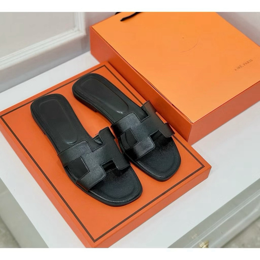 h38 dép lê chữ H màu đen full qccc GIAYS MỚI