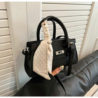 Túi Xách Nữ DK897 – Túi Cầm Tay Đeo Chéo Da Sần Hạt Gạo Cao Cấp Size 22cm Kèm Khăn Lụa Thời Trang Sang Trọng