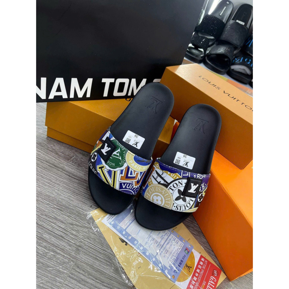 Dép Quai Ngang Louis Vuitton Monogram Cao Su Mềm Mại, Xu Hướng Thời Trang 2026, Thiết Kế Đế Bảnh Nổi