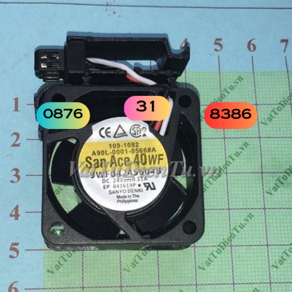 9WF0424S604B Quạt tản nhiệt 24V 0.11A 40x40x28mm SANYO 3 dây đầu cắm Fanuc có giá treo