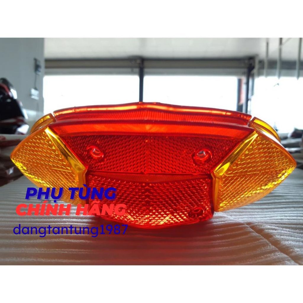 Nắp đèn hậu Taurus màu vàng