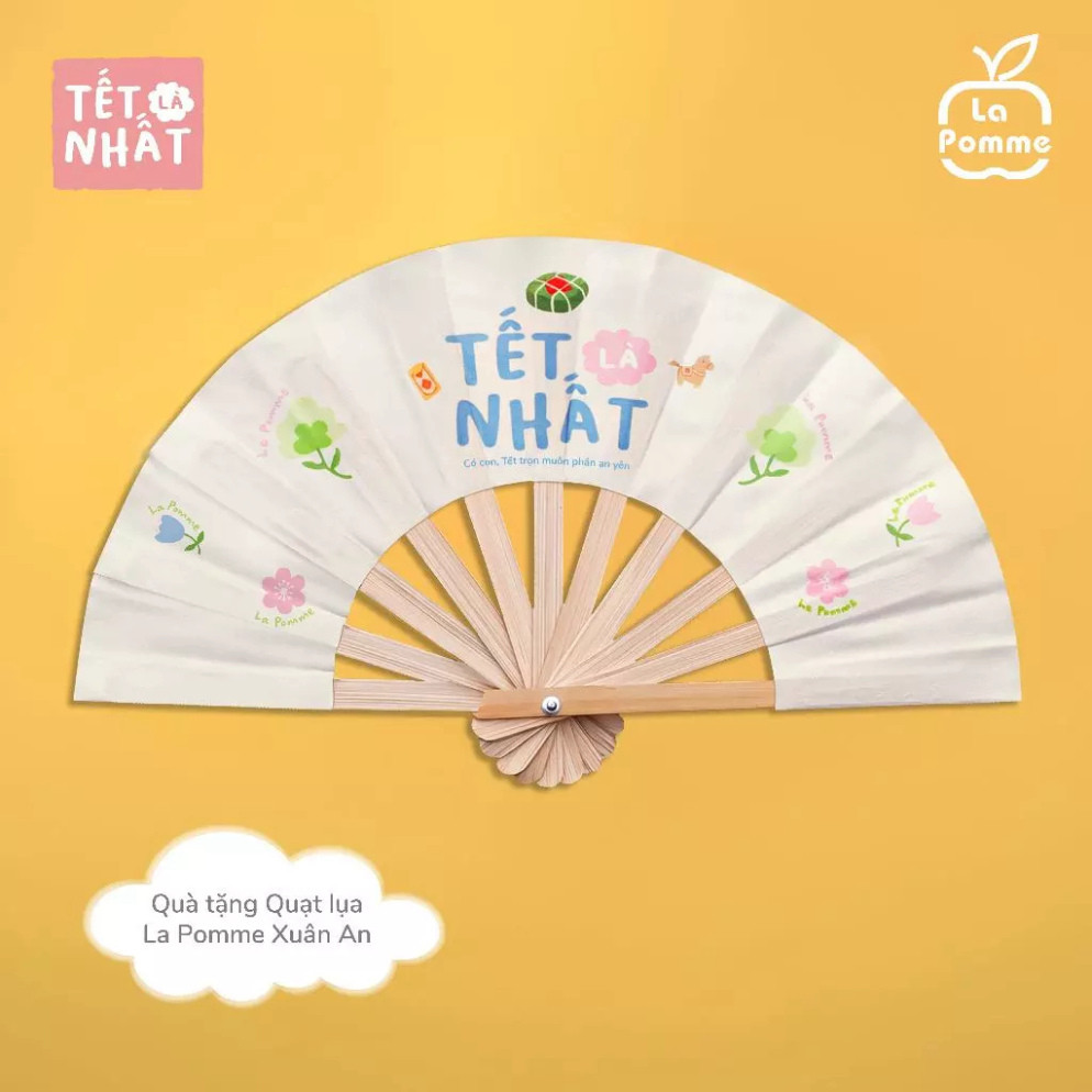 (HÀNG TẶNG KHÔNG BÁN) Set quà tặng 05 Dây treo trang trí, lì xì, quạt lụa La Pomme Xuân Hoa cho bé