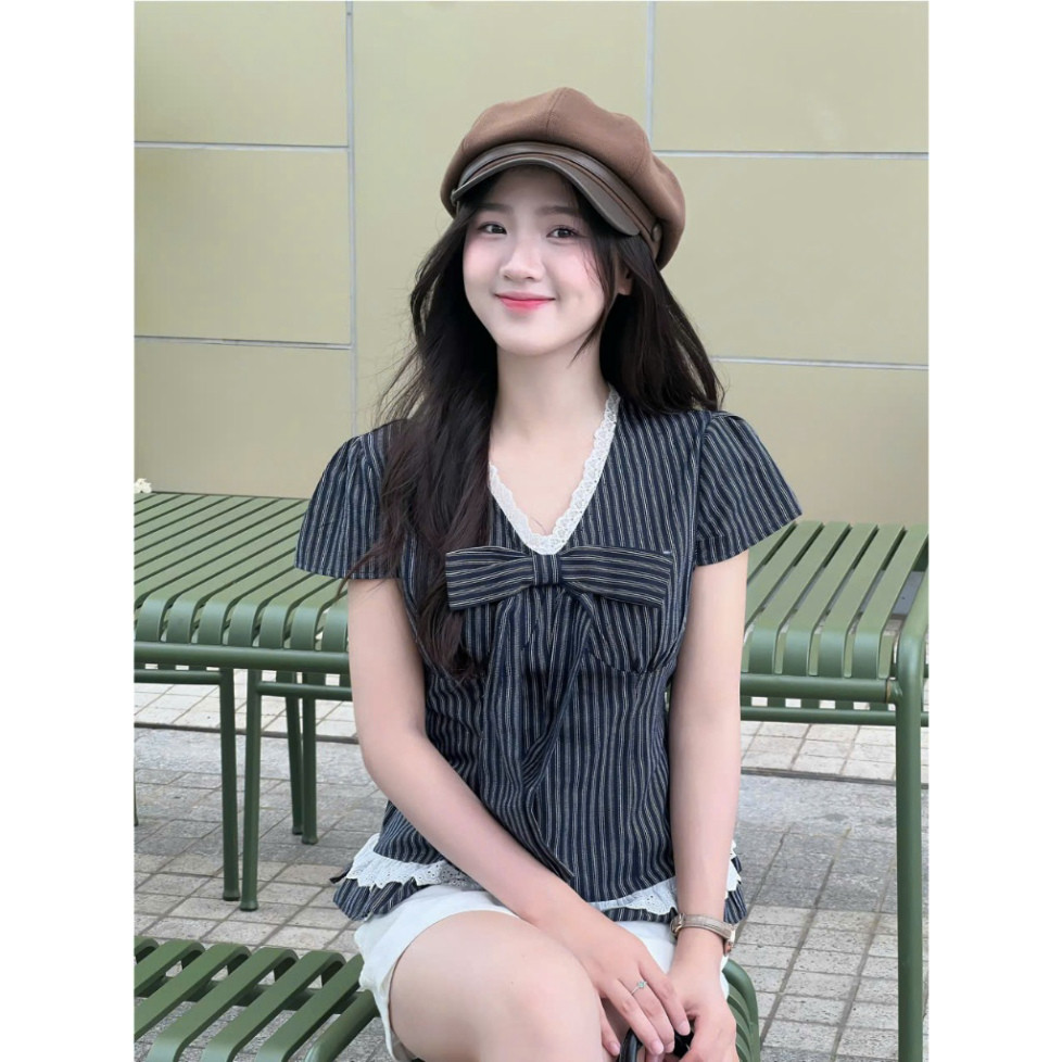 Áo sơ mi nơ kẻ sọc cổ tim phối ren kèm xinh xắn, Áo kiểu bèo gấu dễ thương thời trang LÂM TÚ MA9100 | BigBuy360 - bigbuy360.vn