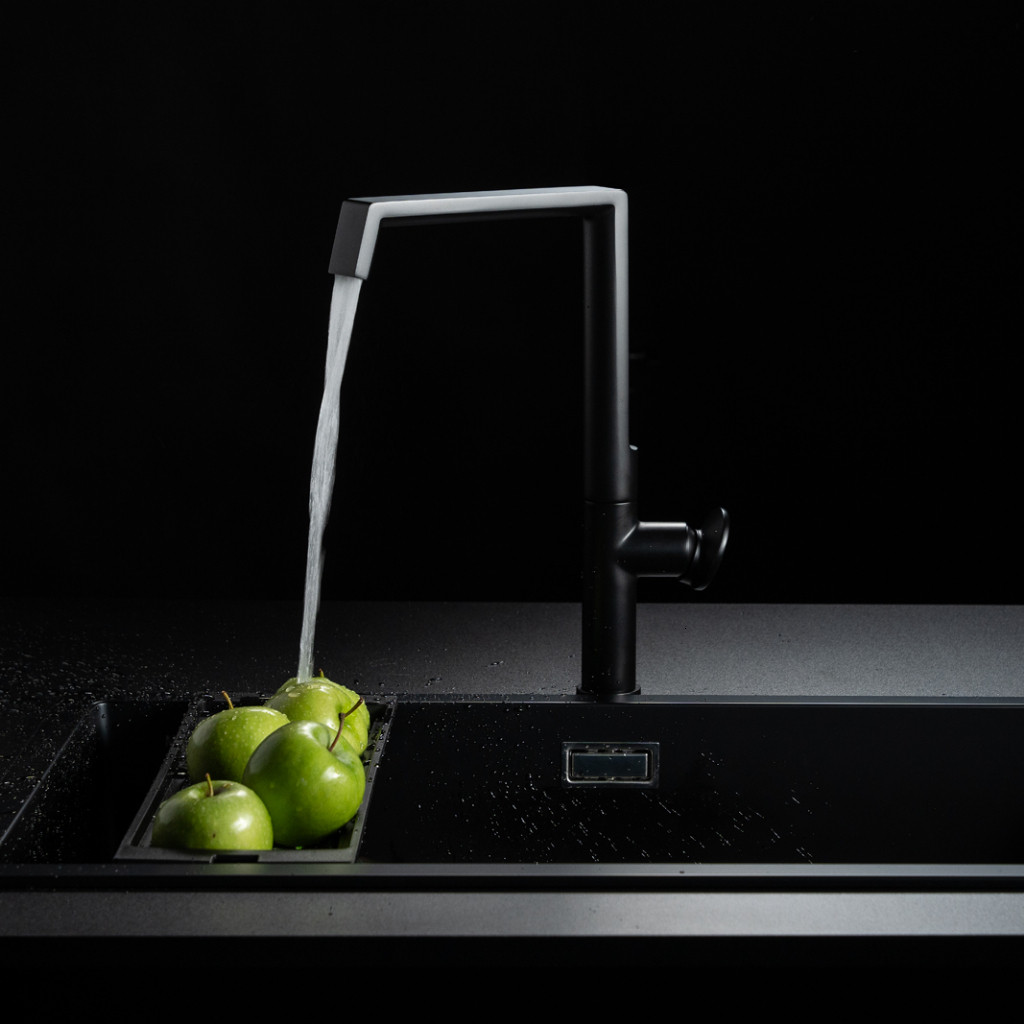 Vòi Rửa Chén Nóng Lạnh Malloca K342BM – Đồng Thau Mạ PVD Luxsteel Cao Cấp, Xoay 360°, Chống Văng Nướ