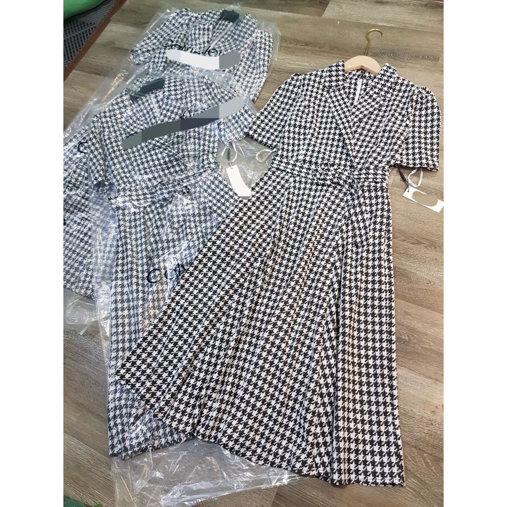 Đầm midi caro cổ vest kèm belt vải