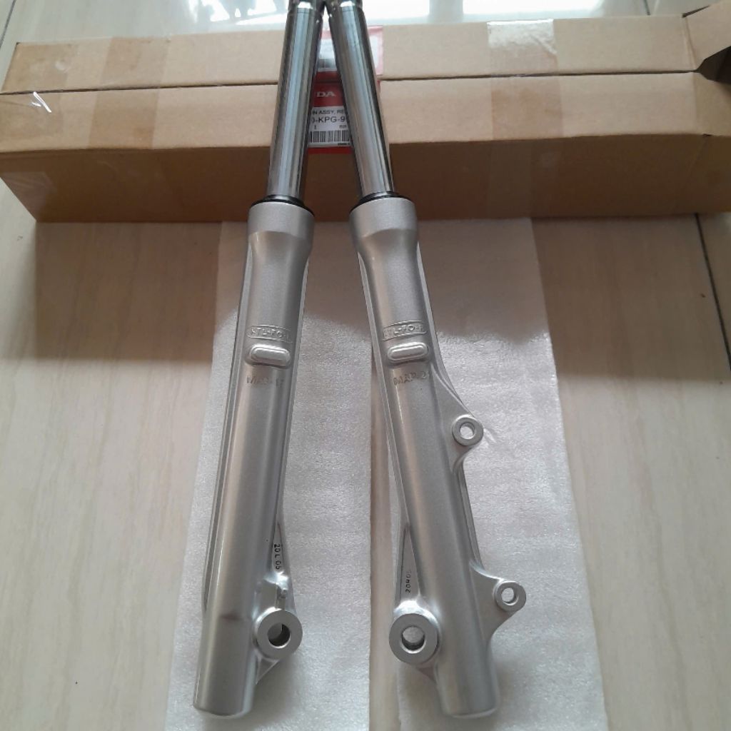 ( Thắng dĩa) Phuộc nhún trước xe Wave rs100 Wave s100 zin thái