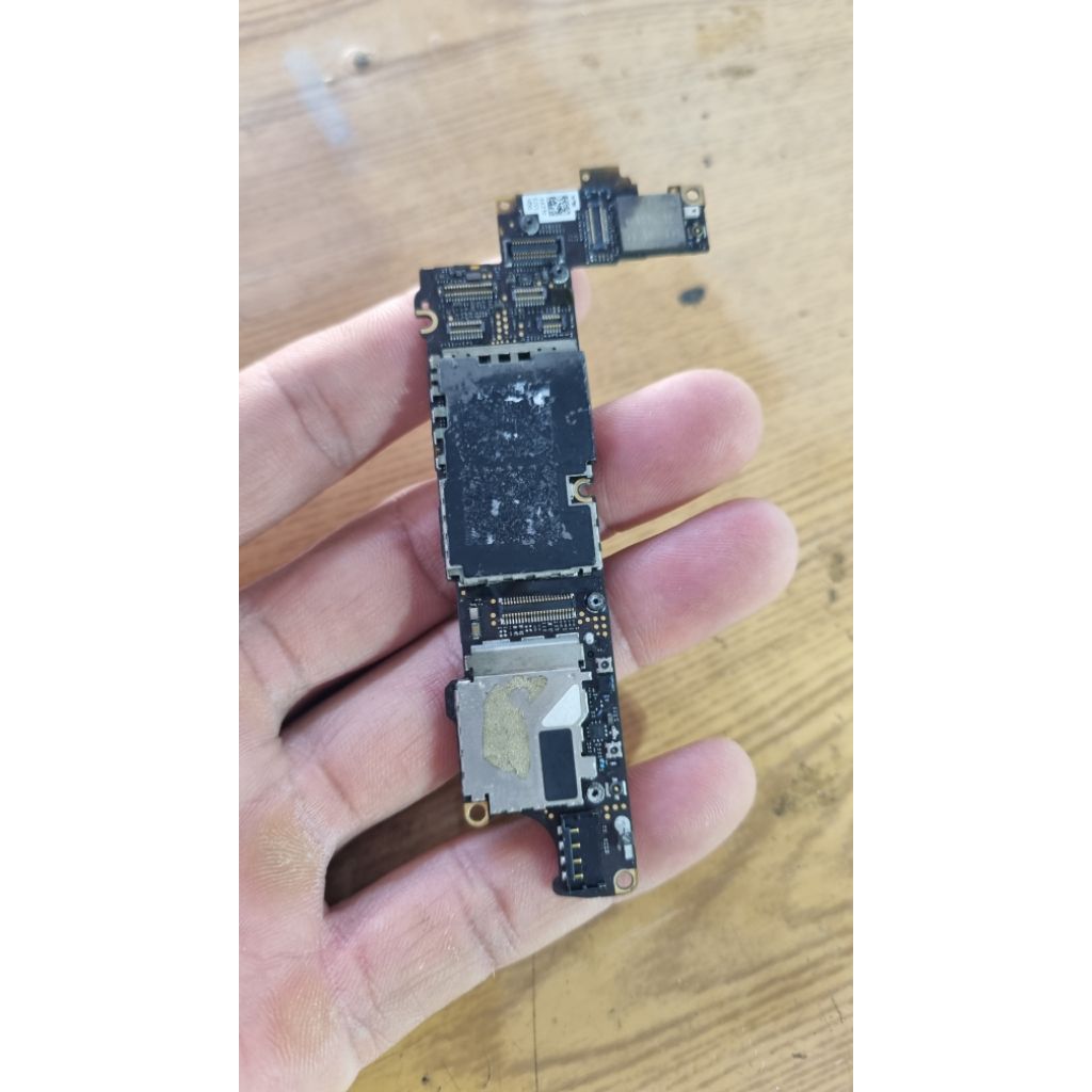 Main 4s bị khóa icloud