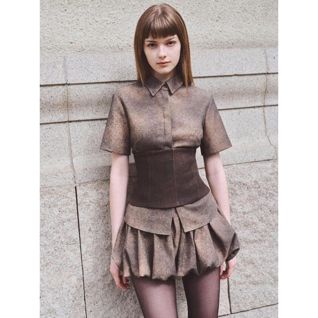 [DEZUS] Áo Sơ mi Cộc Tay Kèm Đai , Chân Váy Xòe Bồng DEZUS SICURI_Y3SW241006+Y2SW241009