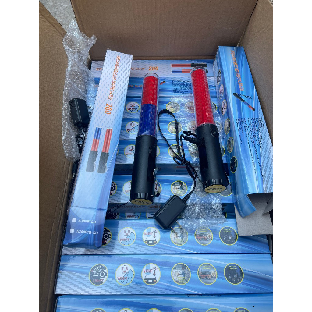 "Gậy Sạc Đa Năng LED 2 Màu Xanh Đỏ - 26CM, 3 Chế Độ Sáng, Nam Châm Hút"