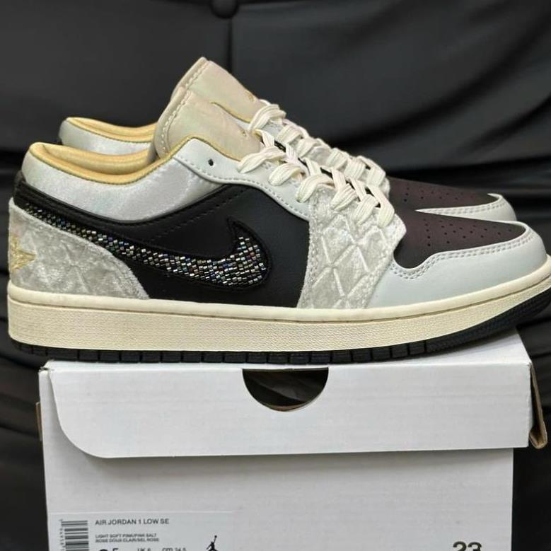 Giày Thể Thao JD1 Low Beaded Swoosh _ Giày JD1 Màu Kem Đen Đính Đá