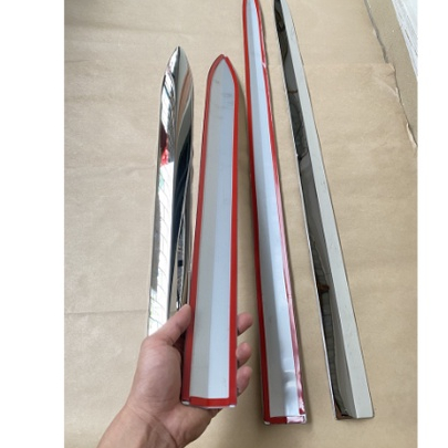 Nẹp Sườn Hông Xe Inox Crom dành cho Toyota Veloz Cross, Avanza 2022, 2023 Bộ 4 Chi Tiết