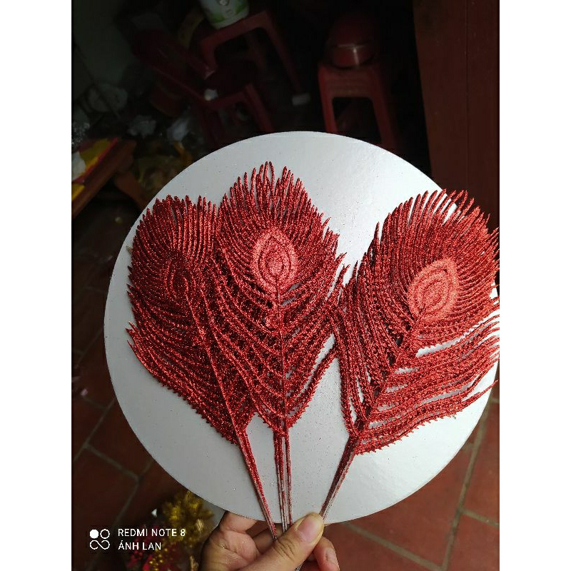 cành đuôi công trang trí tháp oản