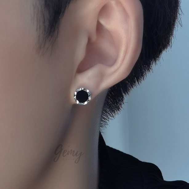 Khuyên tai tròn nam bạc mặt đá đen khắc viền unisex Black Shark (1 chiếc) | GEMY SILVER KN41
