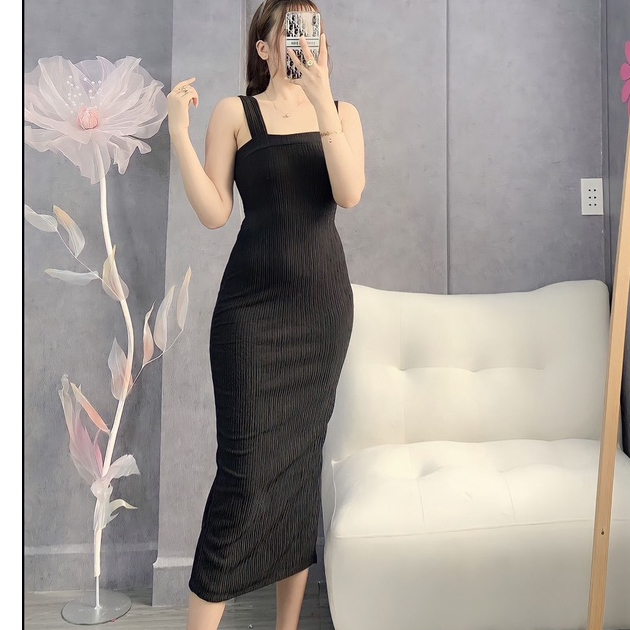 Đầm xốp 2 dây bản to vuông ôm body dáng dài trơn xẻ tà sau hot hit , chất xốp mềm mát
