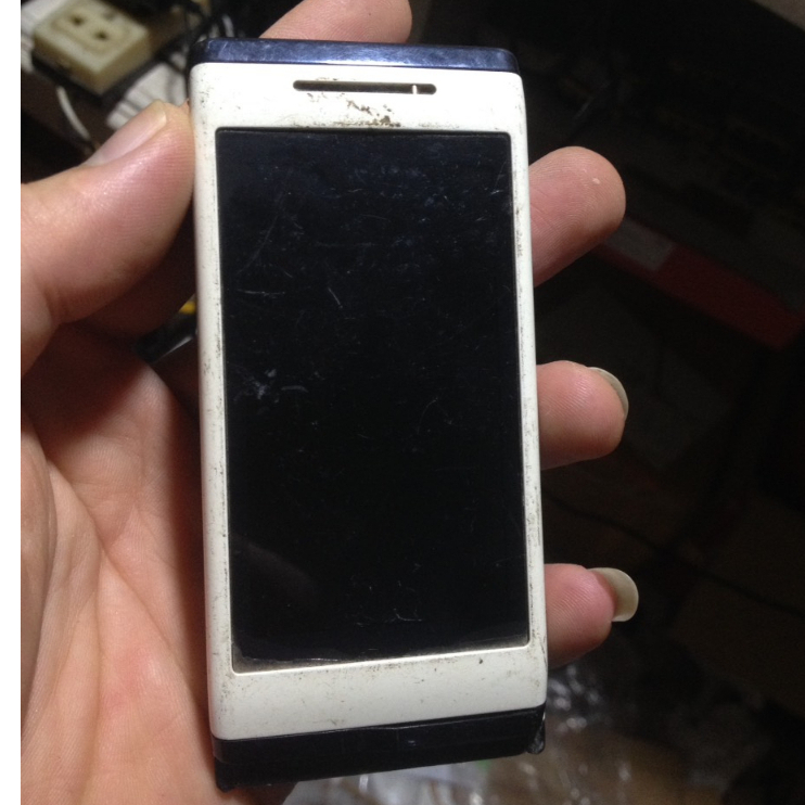 Xác SONY U10i không thấy lên, vỏ phím còn khá, máy không bin, không nắp