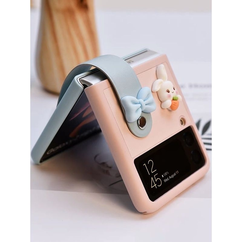 Ốp Z Flip 4 - Z Flip 3 - Z Flip3 - Flip4 5G chất da phối màu dễ thương kèm charm thỏ siêu cute và dây hạt