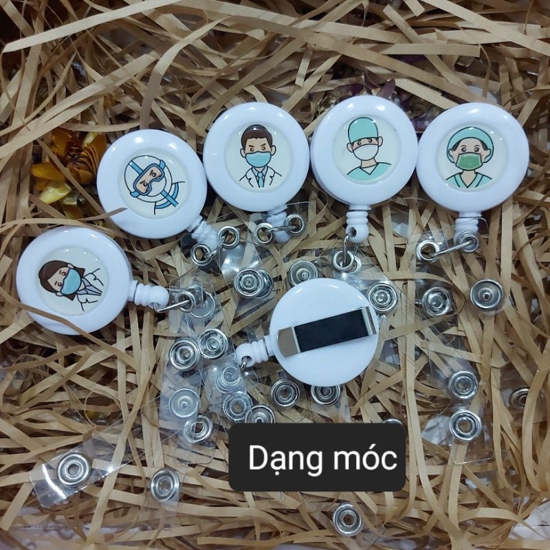 Móc - Kẹp bảng tên có dây rút họa tiết đáng yêu cho Nhân viên Y tế